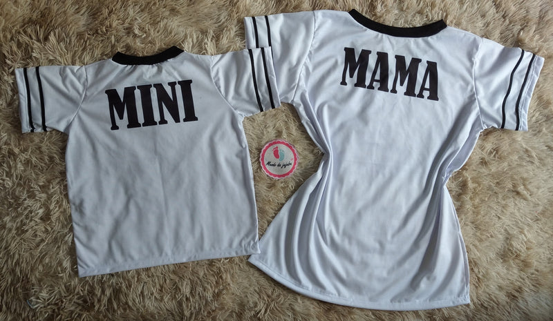 Kit 2 Camisetas Personalizadas Mãe e Filho "MAMA" e "MINI"